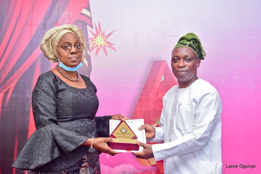 <span  class="uc_style_uc_tiles_grid_image_elementor_uc_items_attribute_title" style="color:#ffffff;">The Tunji Oseni Memorial prize for Editorial Writing goes to The Punch</span>