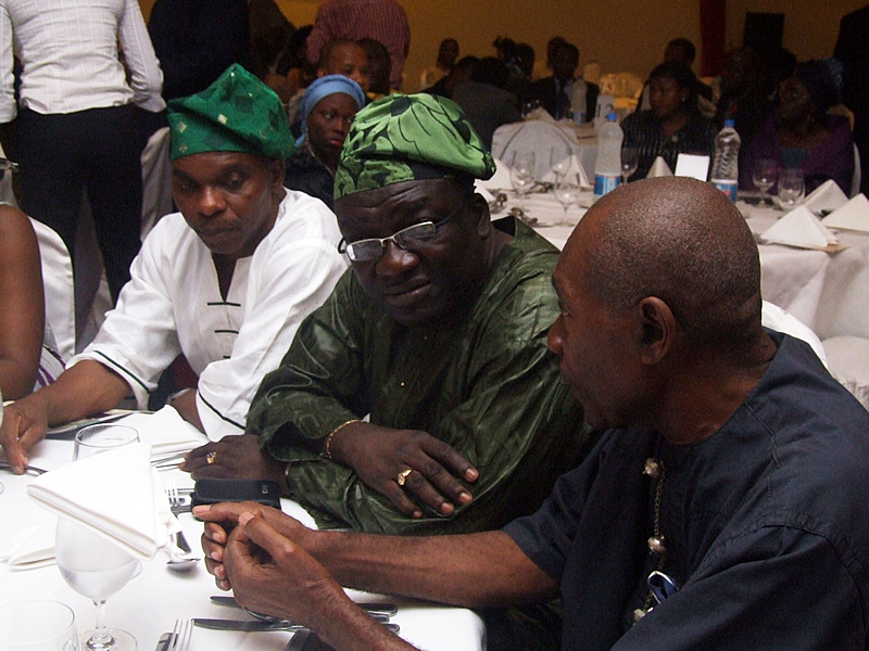 <span  class="uc_style_uc_tiles_grid_image_elementor_uc_items_attribute_title" style="color:#ffffff;">Adetiba, disu and Fiofori, all judges, comparing notes</span>