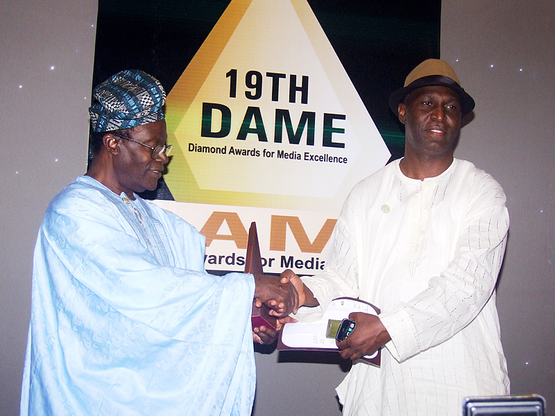 <span  class="uc_style_uc_tiles_grid_image_elementor_uc_items_attribute_title" style="color:#ffffff;">sam omatseye receivng his informed commentary prize from mr. Ihonde</span>