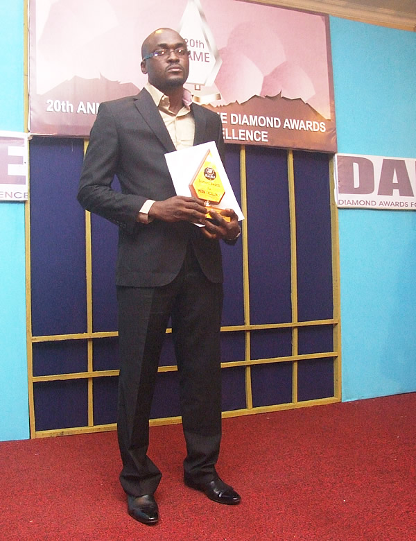 <span  class="uc_style_uc_tiles_grid_image_elementor_uc_items_attribute_title" style="color:#ffffff;">The Nation's Olatunji Ololade, winner of the Judicial Reporting prize</span>