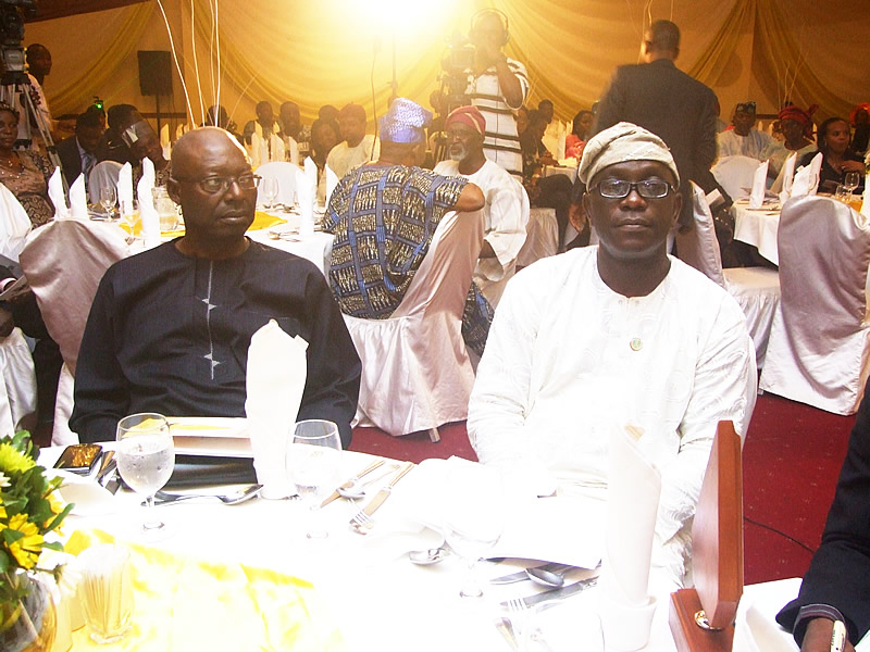 <span  class="uc_style_uc_tiles_grid_image_elementor_uc_items_attribute_title" style="color:#ffffff;">Nosa Igiebor, CEO, Tell and Gbenga Adefaye, president, Nigerian Guild of Editors</span>