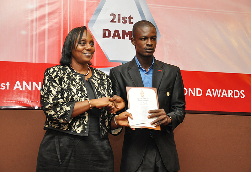 <span  class="uc_style_uc_tiles_grid_image_elementor_uc_items_attribute_title" style="color:#ffffff;">Saheed Olugbon of the Punch receiving his prize for Action Photography from Mrs. Lawunmi Idowu</span>
