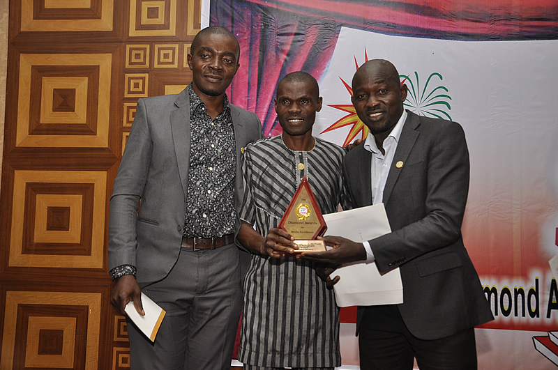 <span  class="uc_style_uc_tiles_grid_image_elementor_uc_items_attribute_title" style="color:#ffffff;">All The Punch men, Stanley Ogidi and Segun Bakare rejoiciing with Olatunji Obasa, winner of the Action Photography Prize</span>