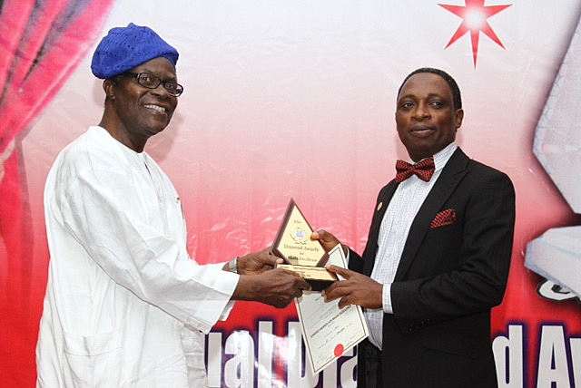 <span  class="uc_style_uc_tiles_grid_image_elementor_uc_items_attribute_title" style="color:#ffffff;">Mr. Moses Ihonde presenting the Tunji Oseni Prize for Editorial Writing to The Punch</span>